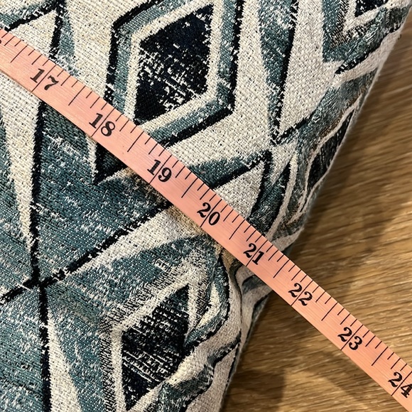 Westex Diamond Patterned Teal & Black Decorative Pillow (2 pack) - Picture 7 of 7